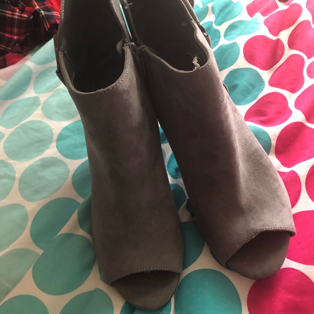 heels - Picture 2 of 3